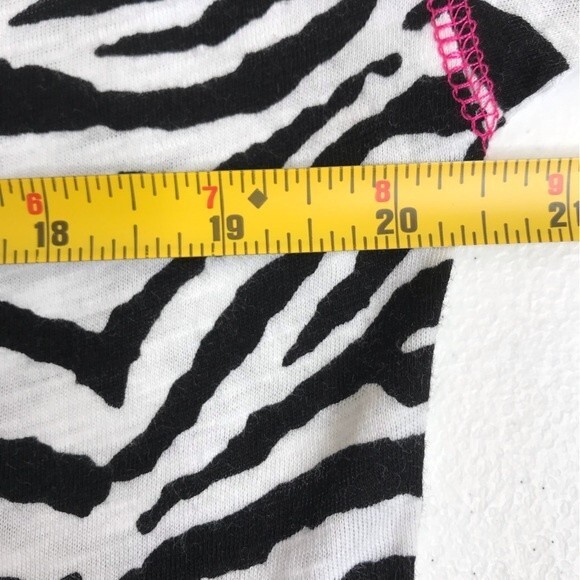 NWT Jones New York Sport Black White Zebra Stripe Pink Contrast Top Size PM - Picture 6 of 12